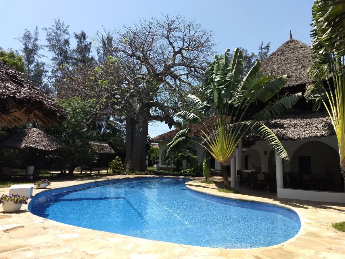 Bed and Breakfast Zarafa House à Diani Beach Extérieur photo