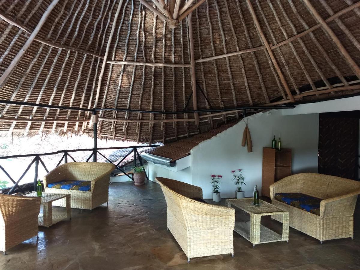 Bed and Breakfast Zarafa House à Diani Beach Extérieur photo