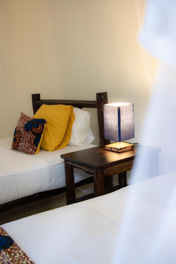 Bed and Breakfast Zarafa House à Diani Beach Extérieur photo