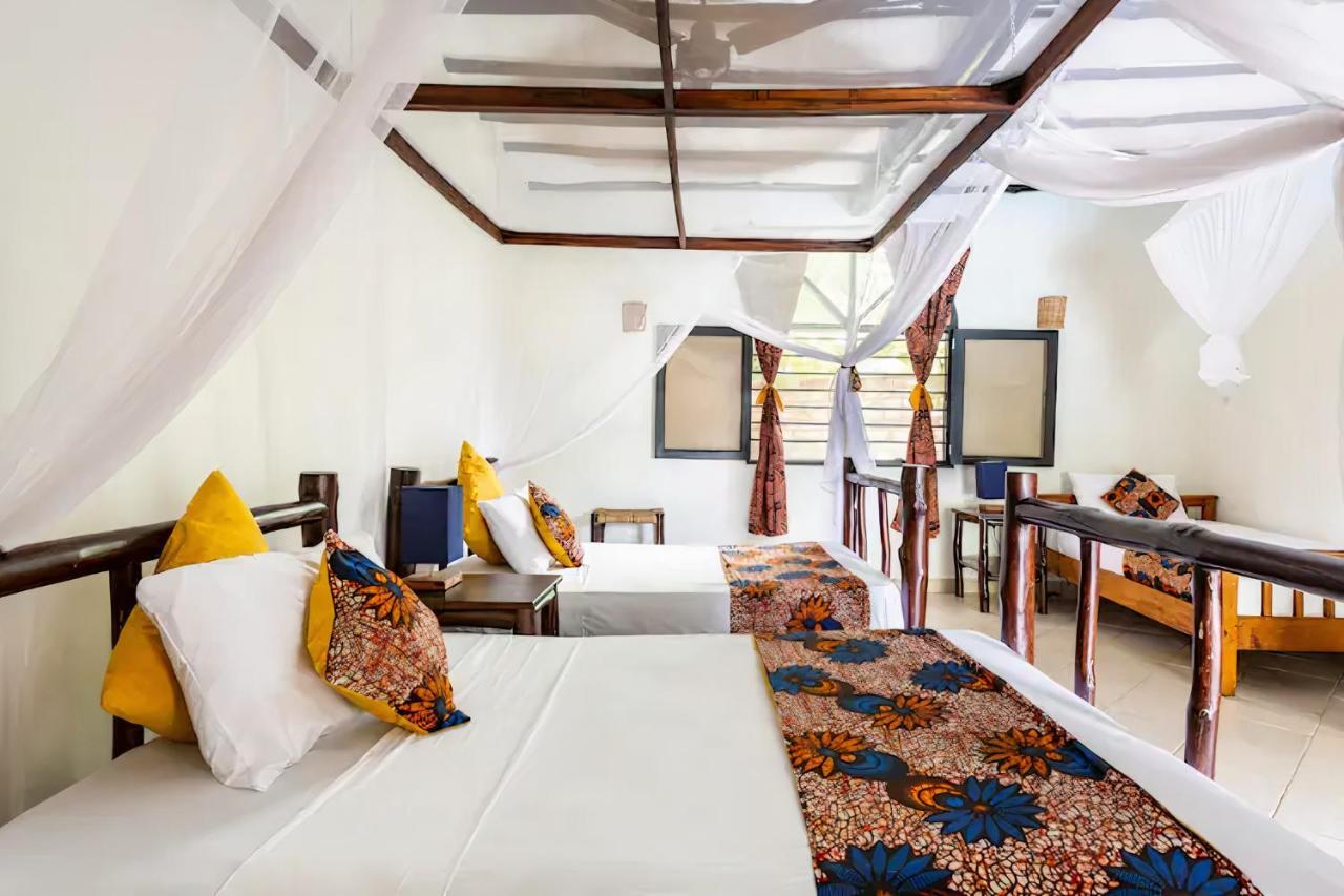 Bed and Breakfast Zarafa House à Diani Beach Extérieur photo