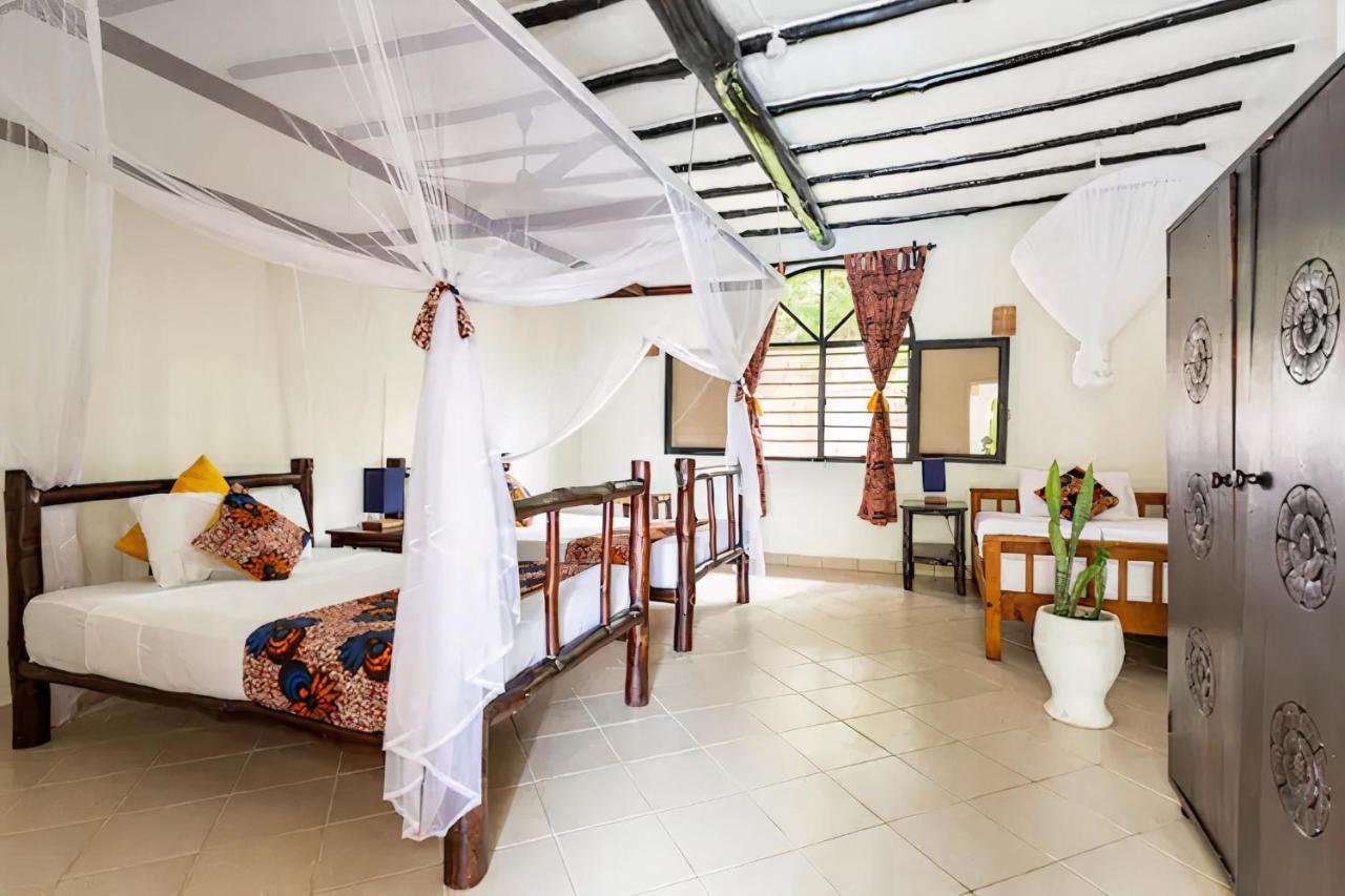 Bed and Breakfast Zarafa House à Diani Beach Extérieur photo
