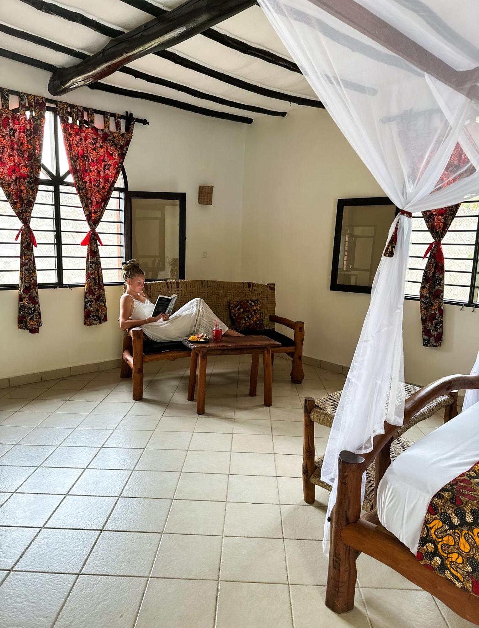 Bed and Breakfast Zarafa House à Diani Beach Extérieur photo
