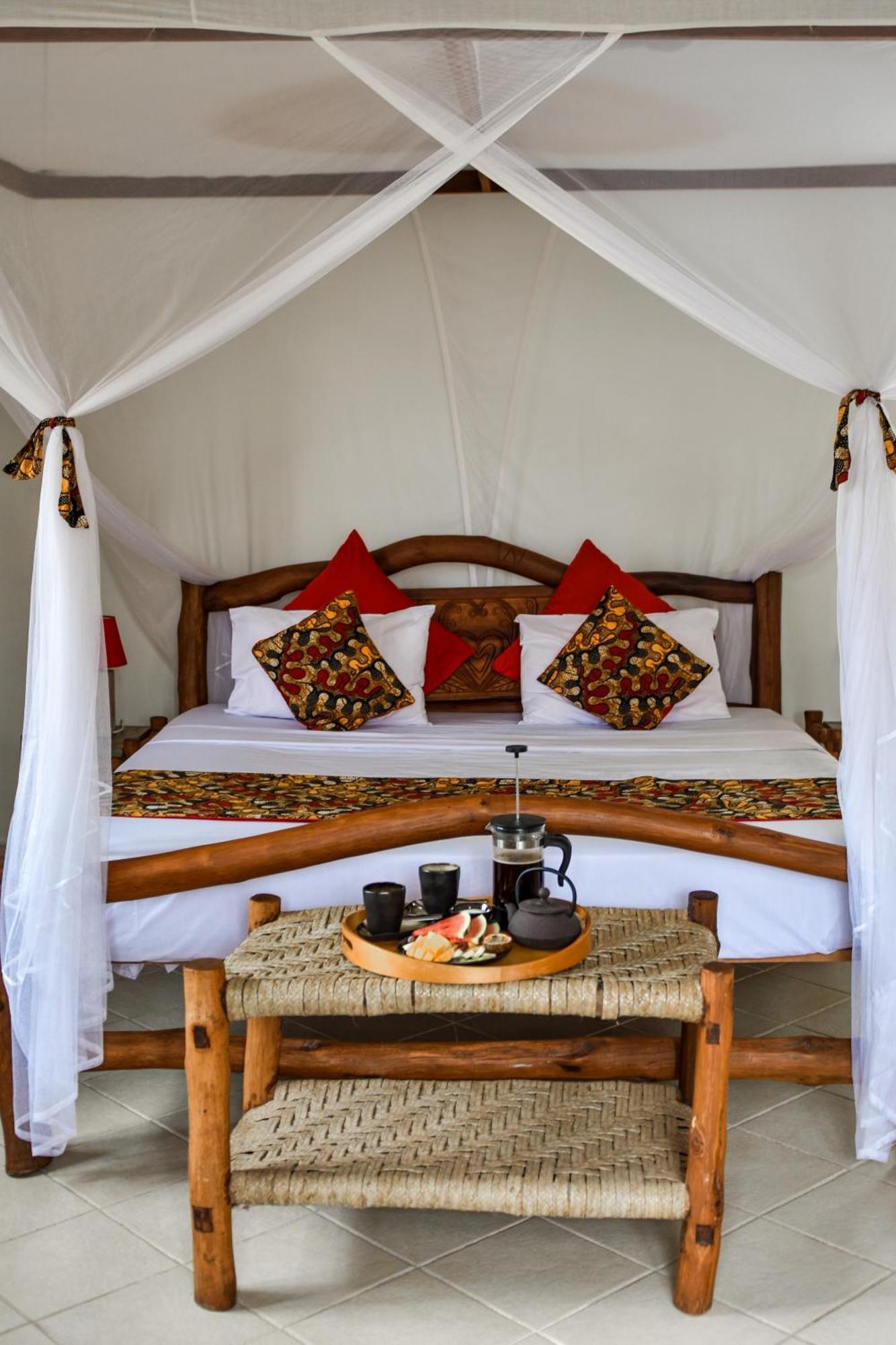 Bed and Breakfast Zarafa House à Diani Beach Extérieur photo