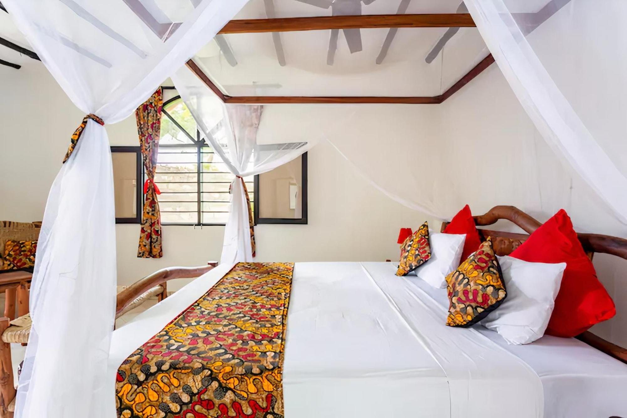 Bed and Breakfast Zarafa House à Diani Beach Extérieur photo